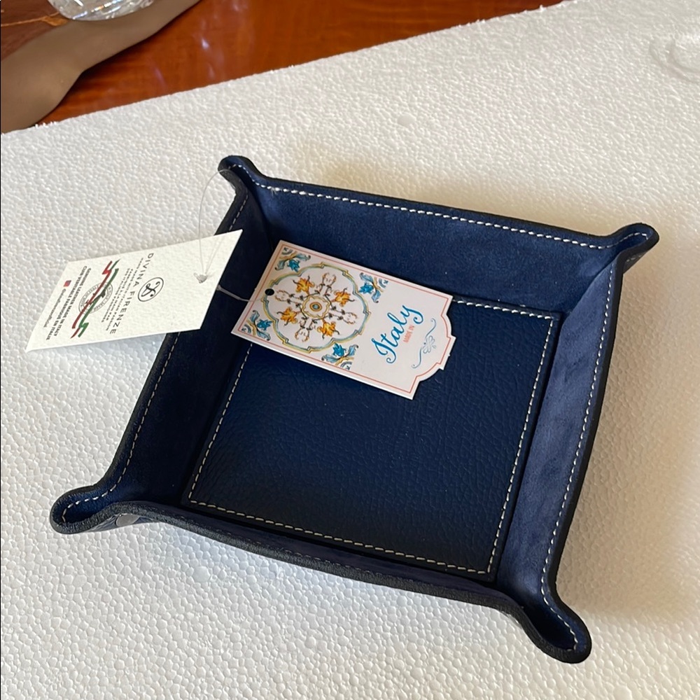 NWT Genuine leather hand made   Accent Tray made in Italy , 5.5x5.5
